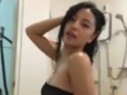 性感泰國正妹在盥洗室邊跳舞邊洗澡