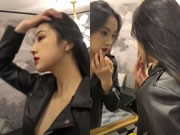極品美女化妝走光閃現